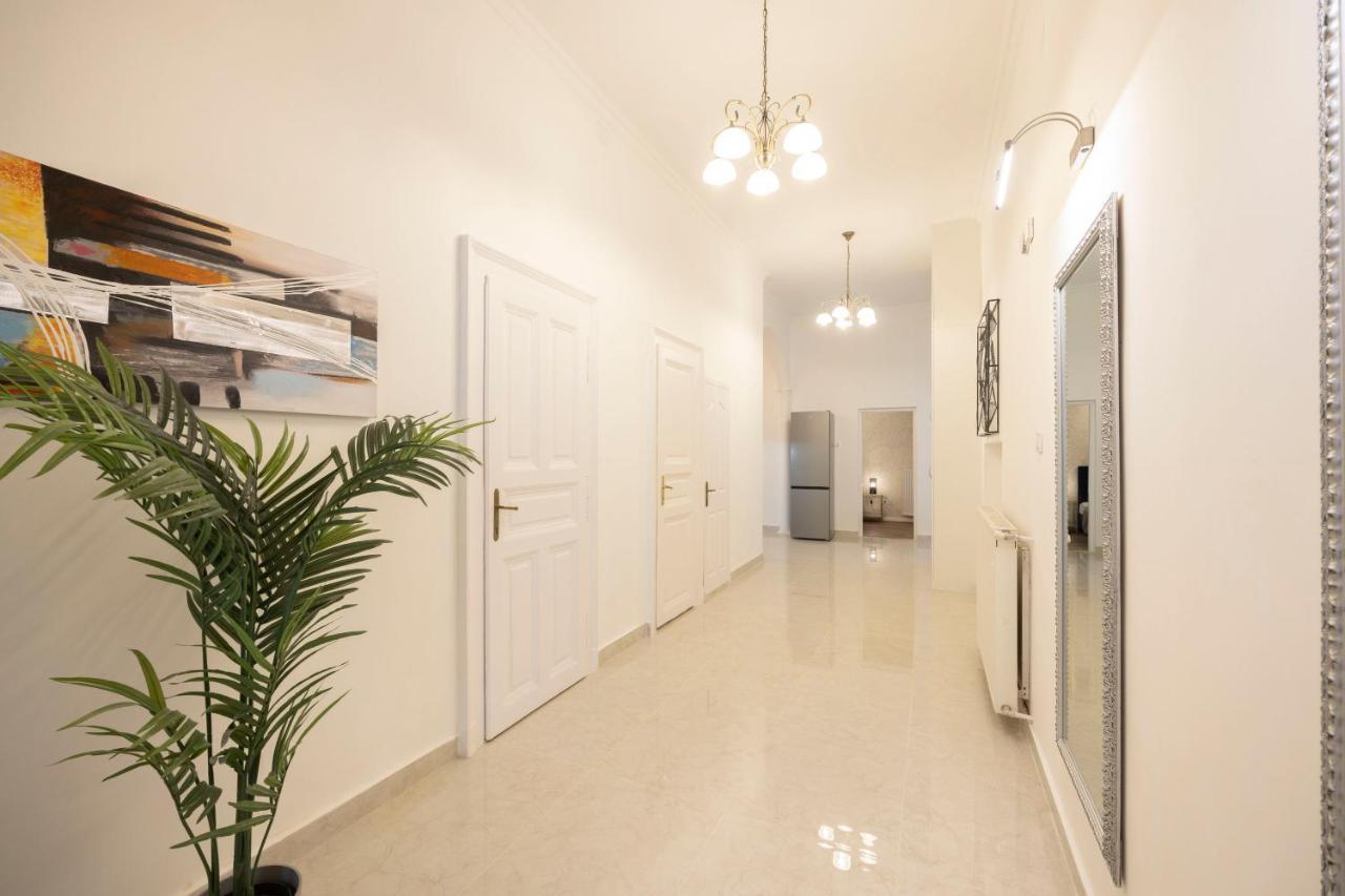 Luxurious Central Grand Home W/ 3Bedrm 2Bathrm Boedapest Buitenkant foto